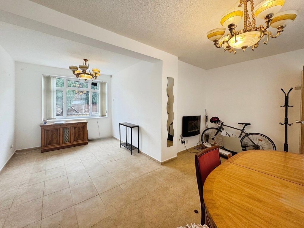 Property photo 3 of 23 Picture No. 25