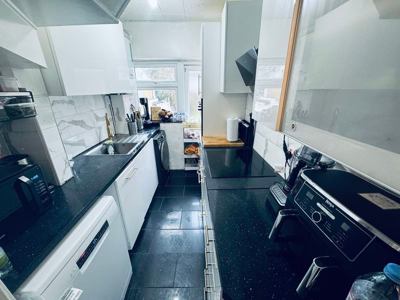 Property photo 2 of 15 Photo 6