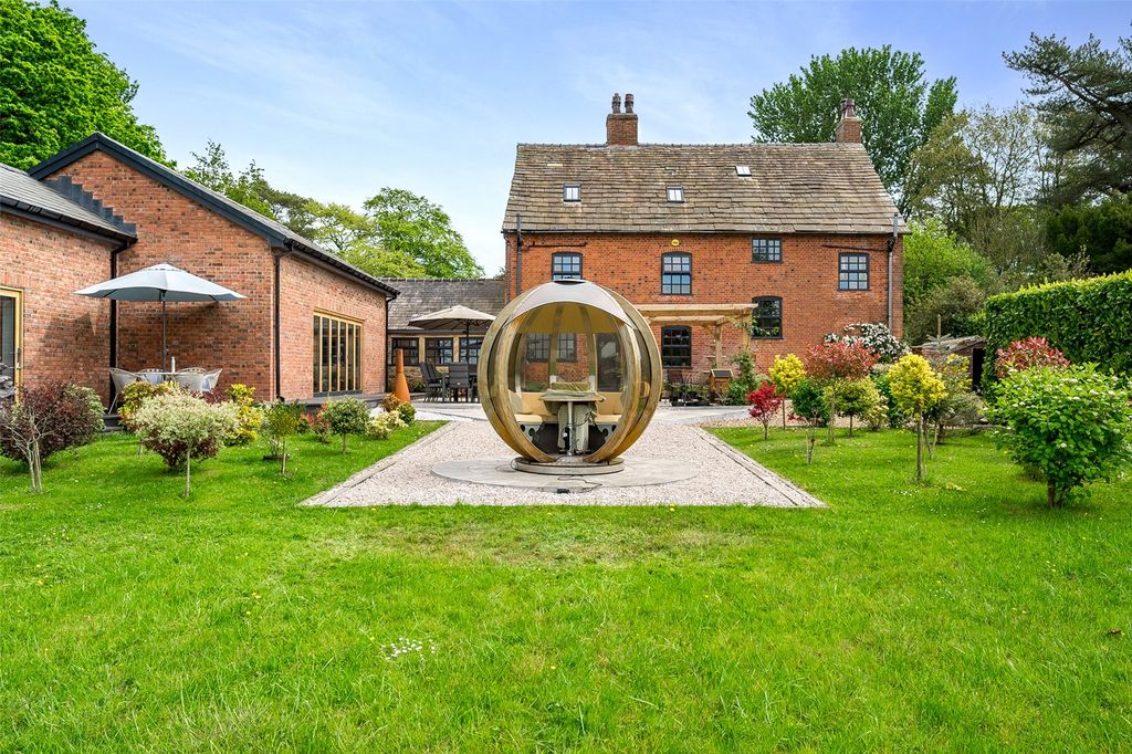 Property photo 2 of 46 Rear Garden