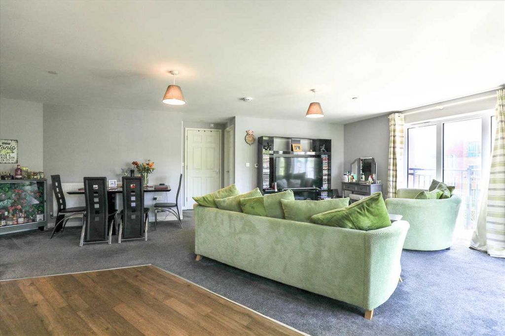 Property photo 3 of 11 Lounge/Diner