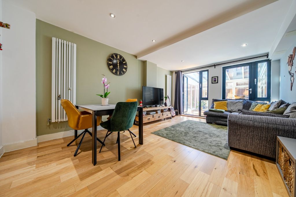 Property photo 3 of 21 Picture No. 10