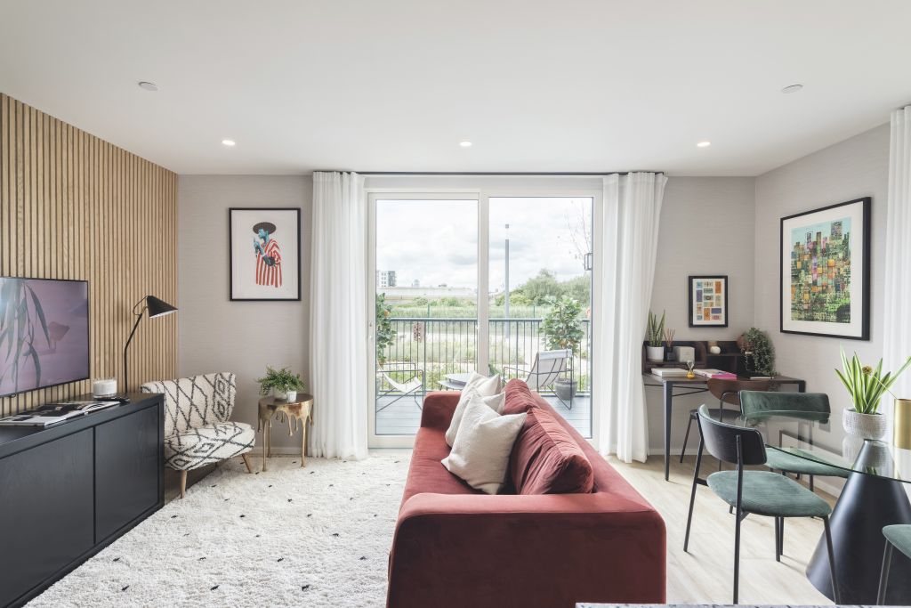 Property photo 2 of 15 Poplar Riverside- Show Apartment