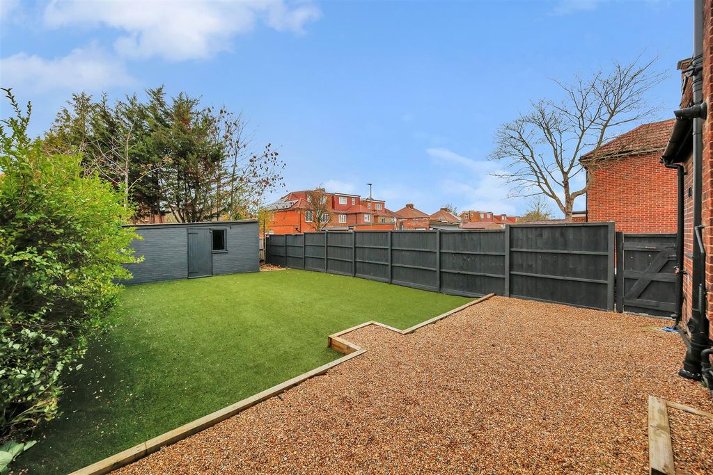 Property photo 3 of 22 Private Garden