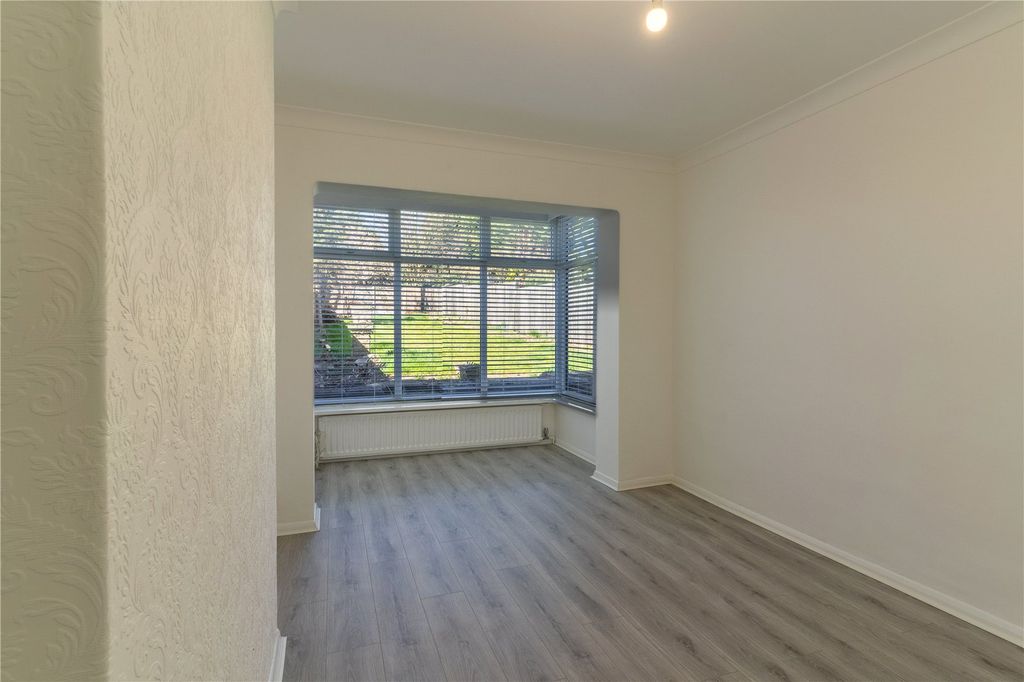 Property photo 2 of 28 Picture No. 04