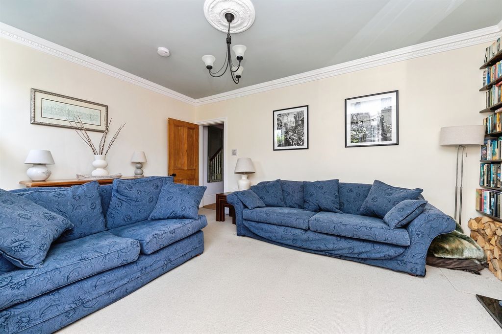 Property photo 3 of 19