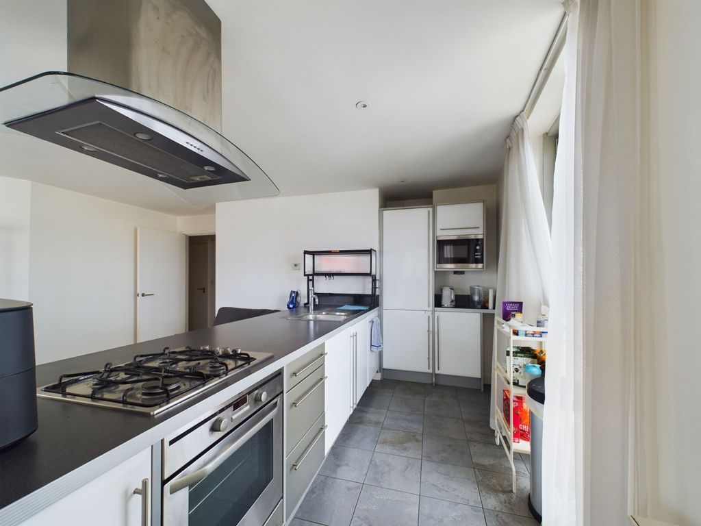 Property photo 3 of 8 Cam03750G0-Pr0016-Still002