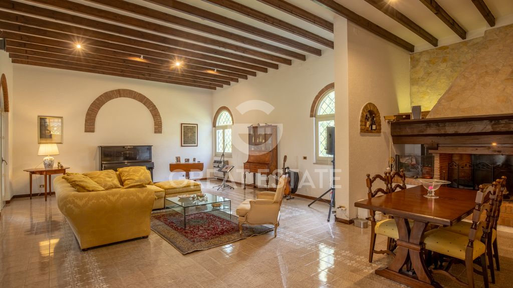 Property photo 2 of 29 Interiors