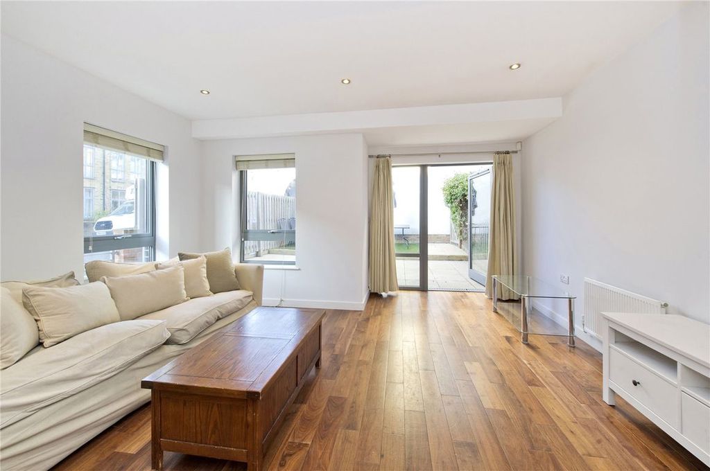 Property photo 1 of 6