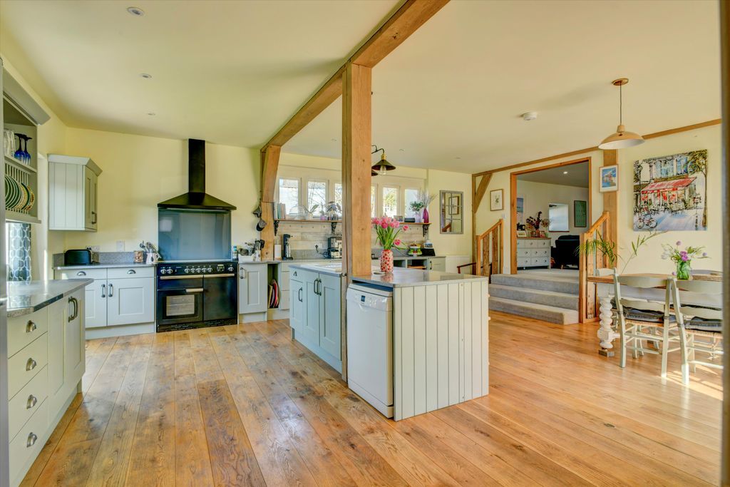 Property photo 3 of 21 Image