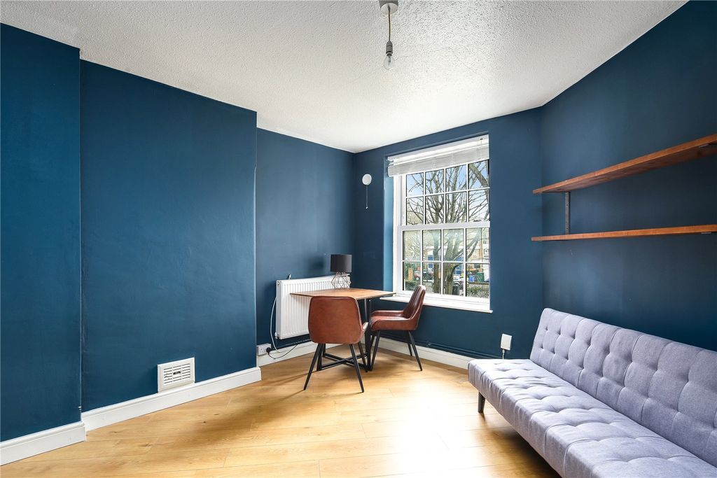 Property photo 1 of 10 Living Room