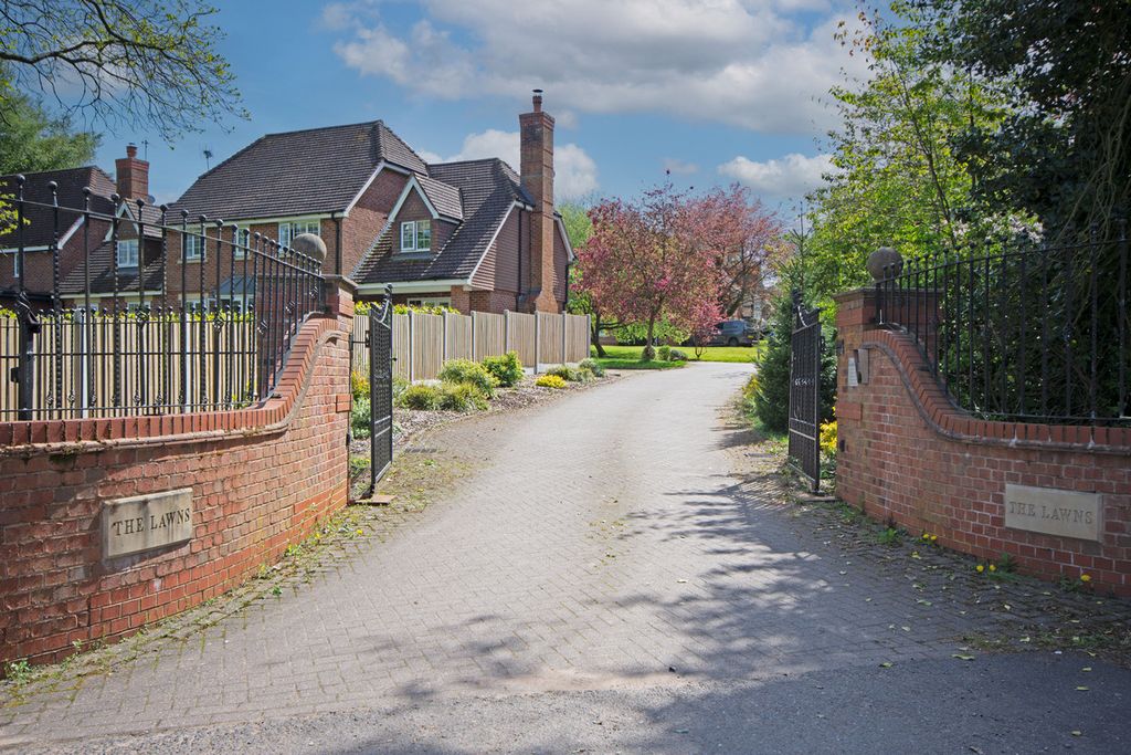 Property photo 2 of 50