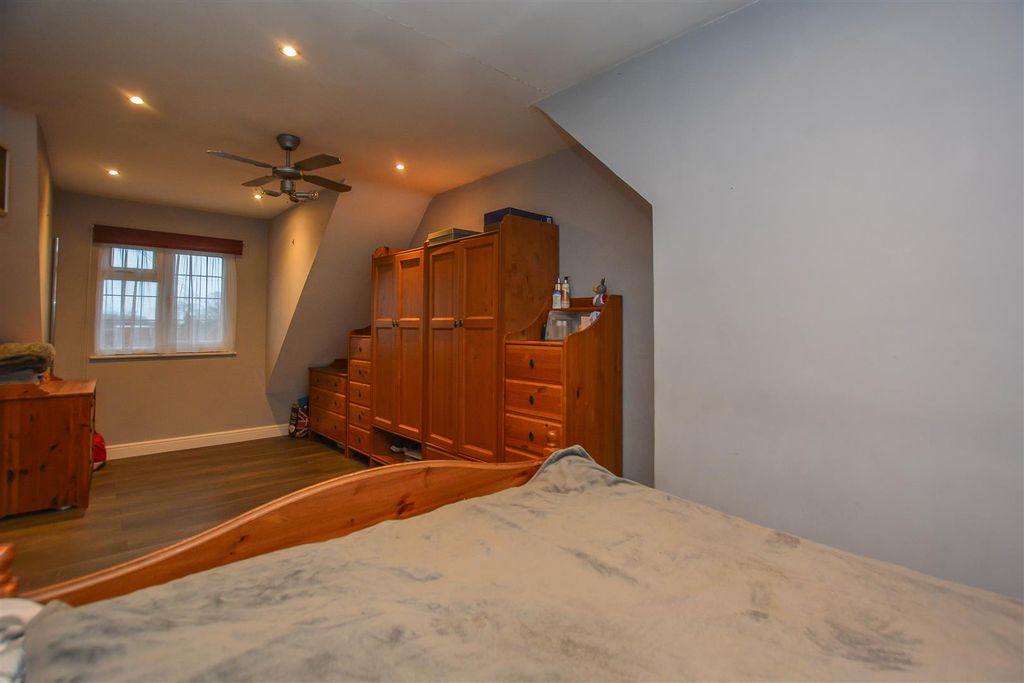 Additional image 8 of 3 bed detached house for saleOrchard Lane, Pilgrims Hatch, Brentwood CM15