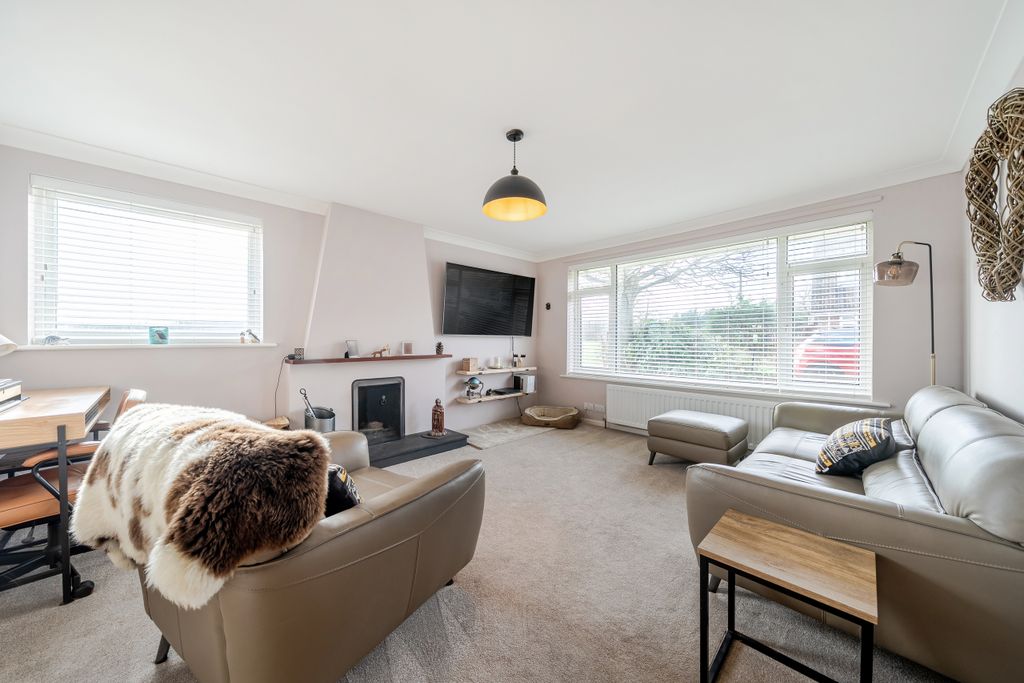 Property photo 2 of 23 Living Room