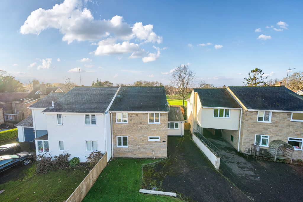 Property photo 1 of 26 .