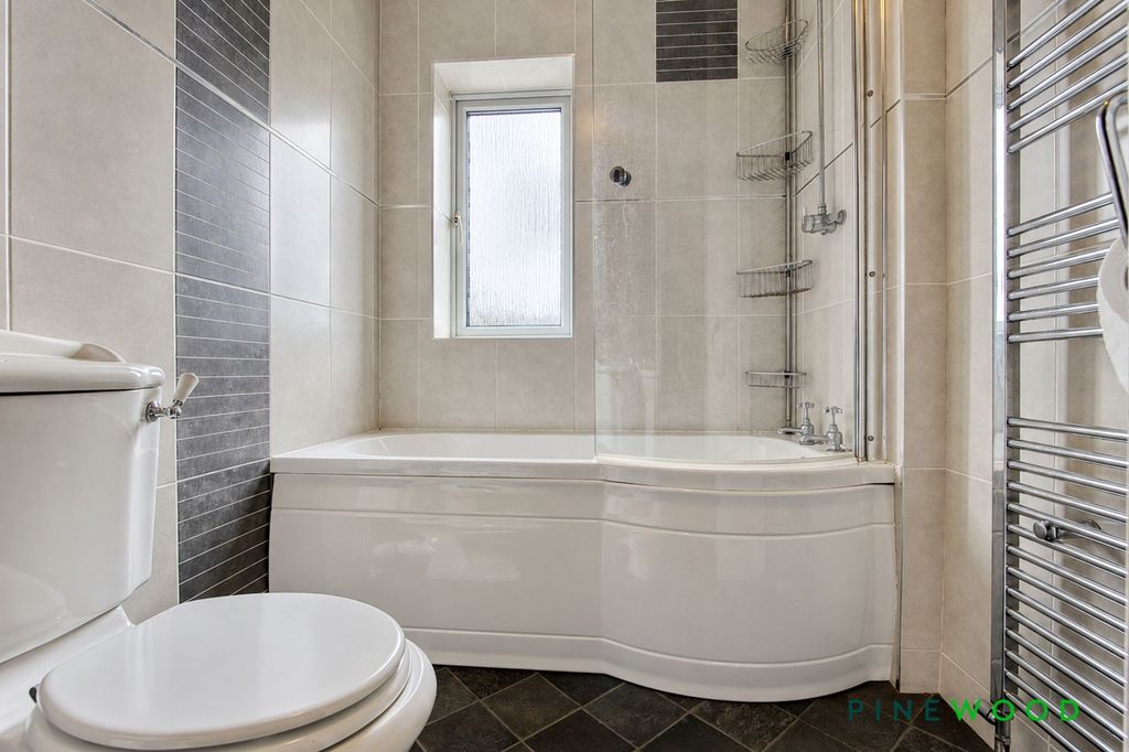 Property photo 3 of 19 Bathroom