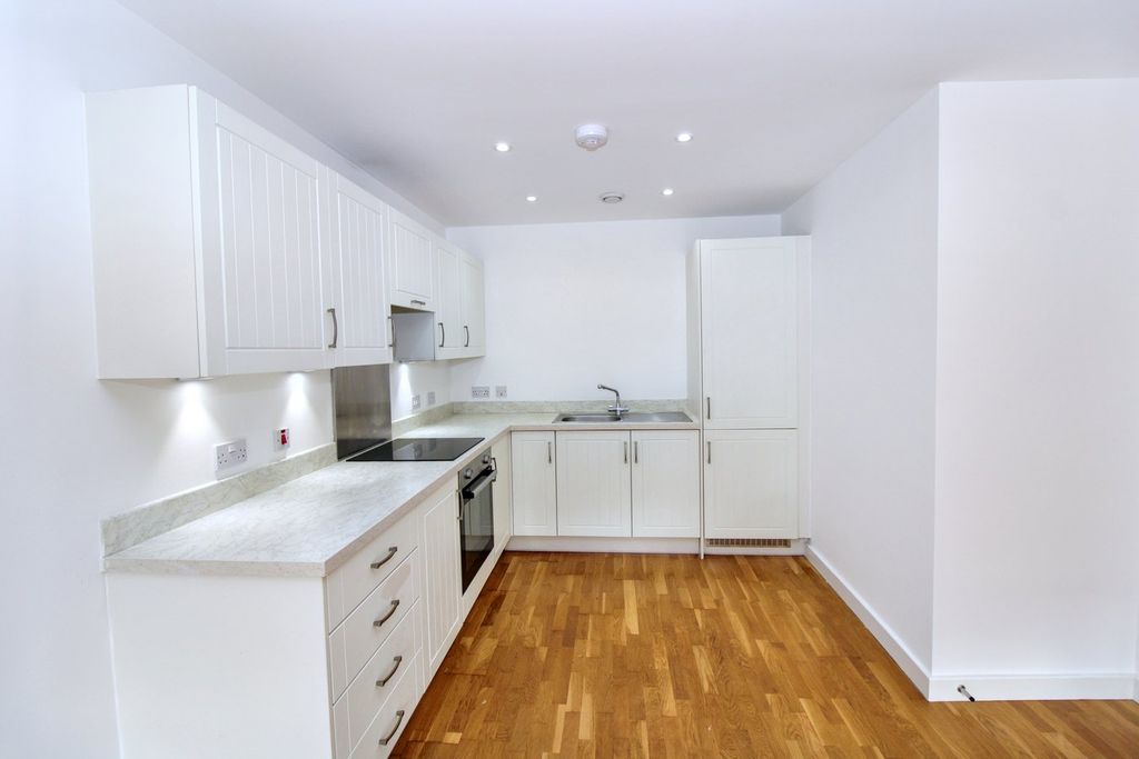 Property photo 3 of 21 Kitchen