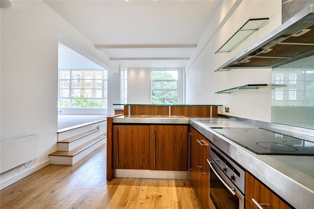 Property photo 3 of 21 Kitchen