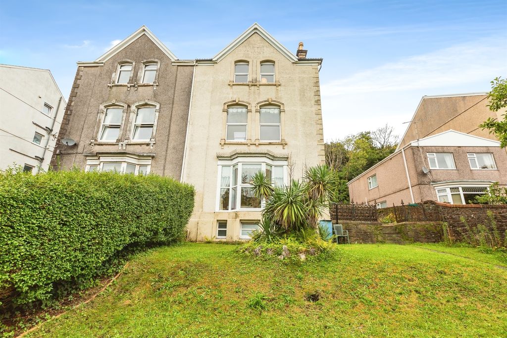 Property photo 1 of 34