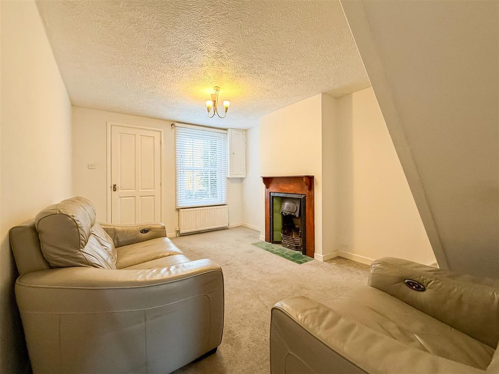 Property photo 3 of 15 Lounge