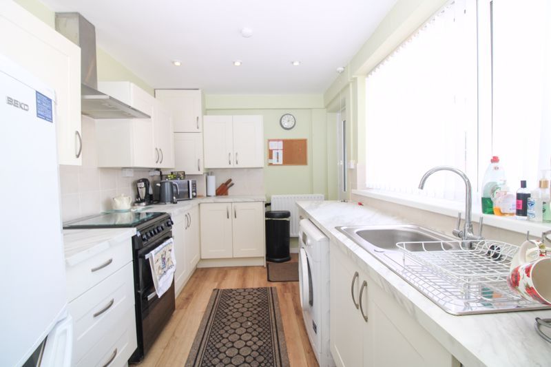 Property photo 3 of 14 Kitchen
