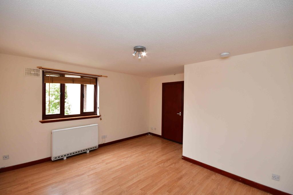 Property photo 3 of 7 Photo