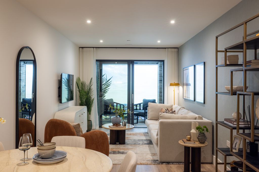 Property photo 2 of 25