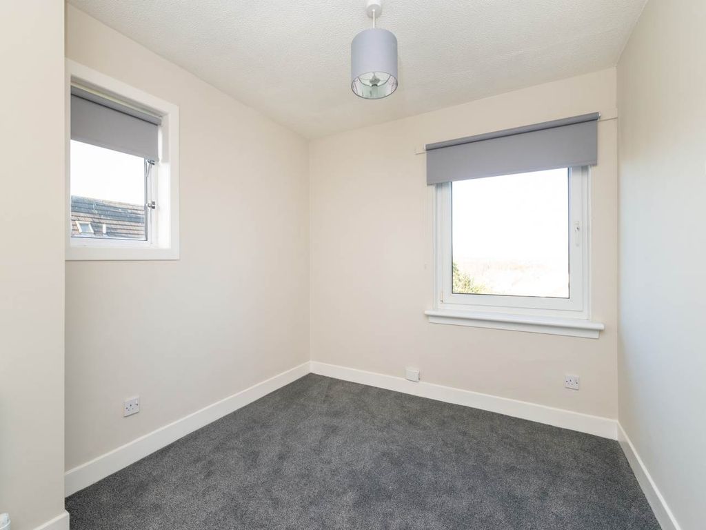 Property photo 3 of 7 Bed 1