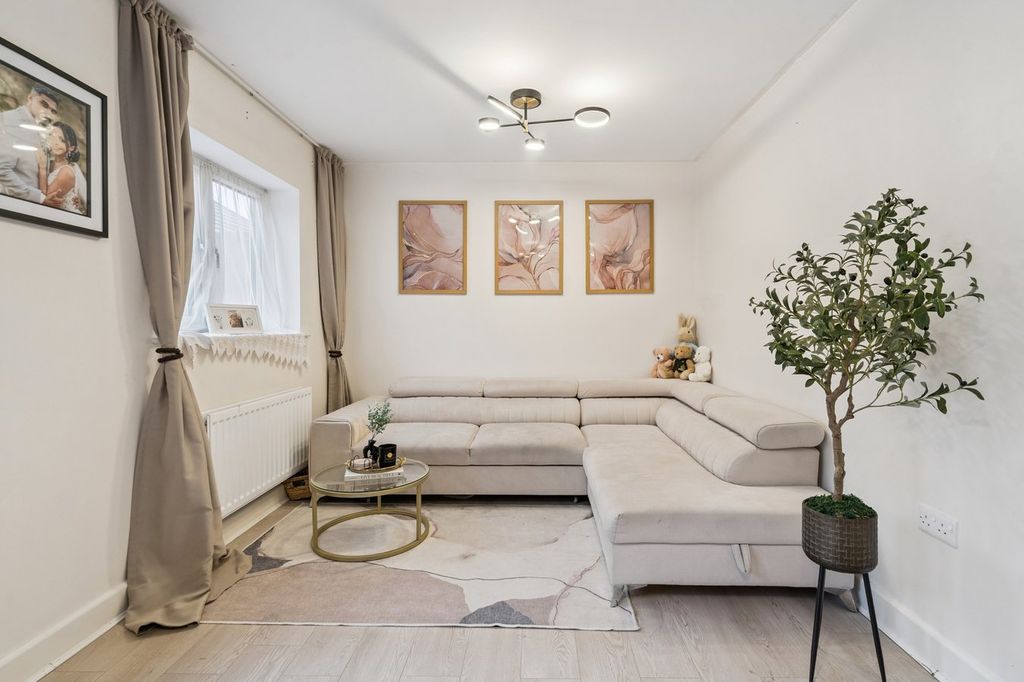 Property photo 3 of 25