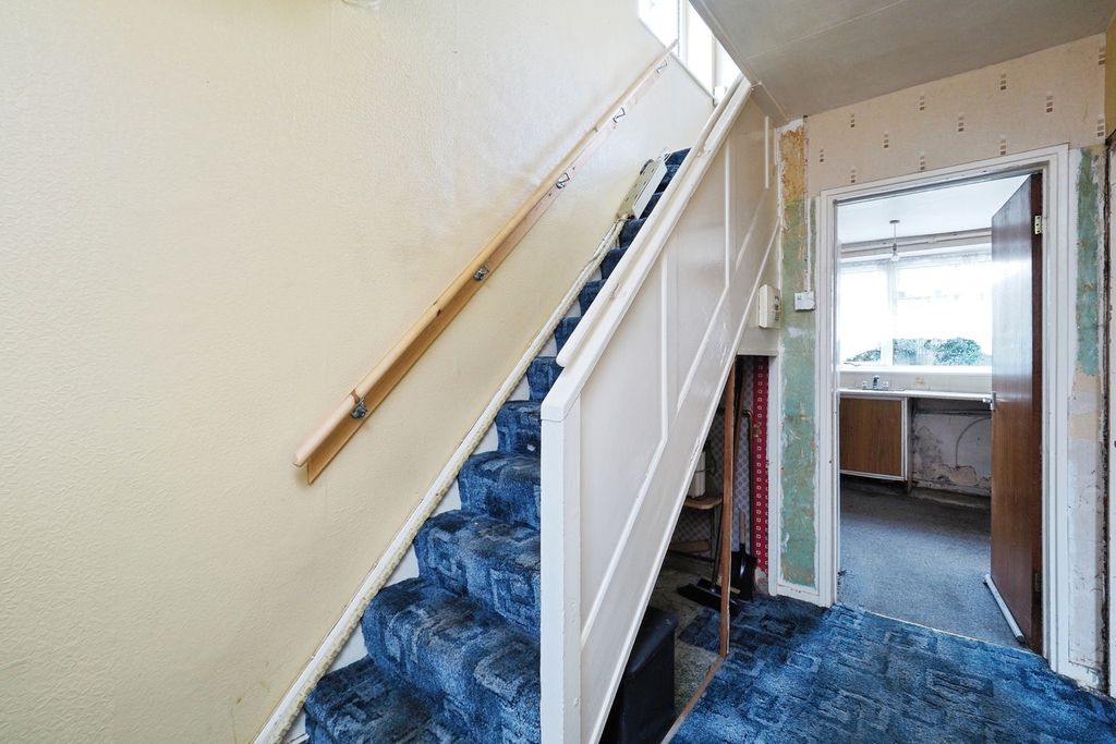 Property photo 3 of 17 Entrance Hallway