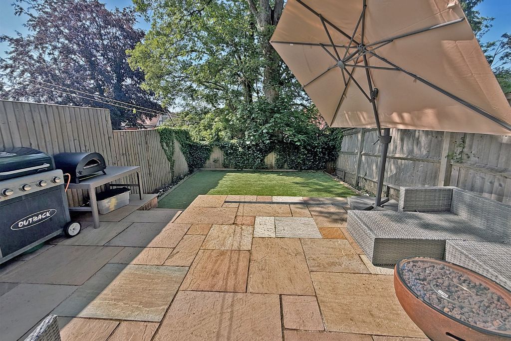 Property photo 2 of 11 5204323