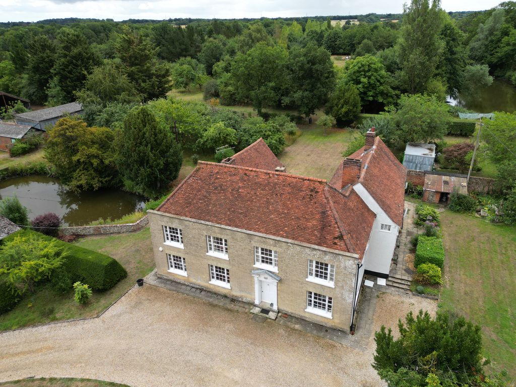 Property photo 2 of 33