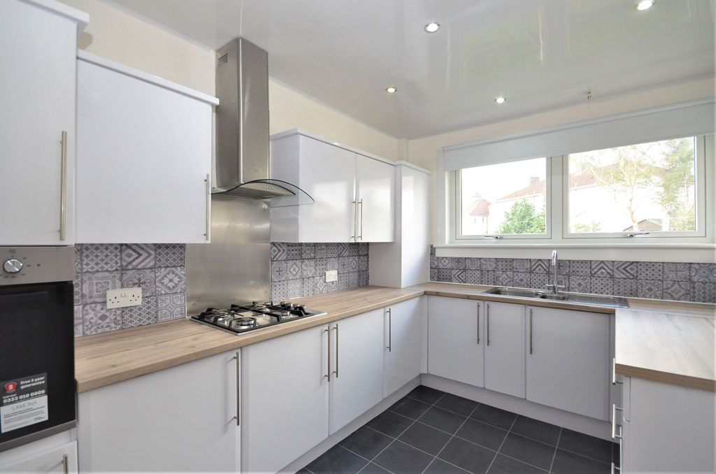 Property photo 2 of 9 Kitchen