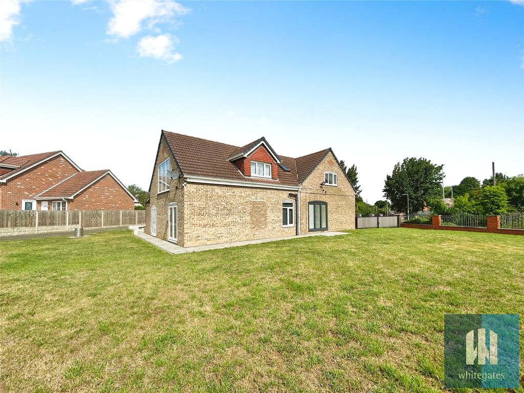 Property photo 3 of 37 Picture No. 01