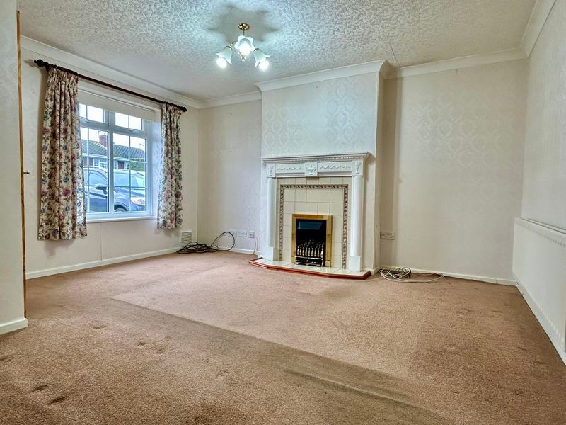 Property photo 3 of 11 Lounge