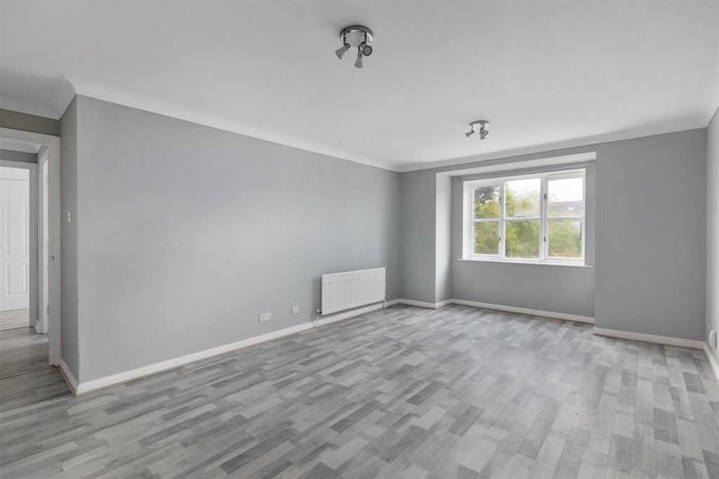 Property photo 2 of 11 Naish House