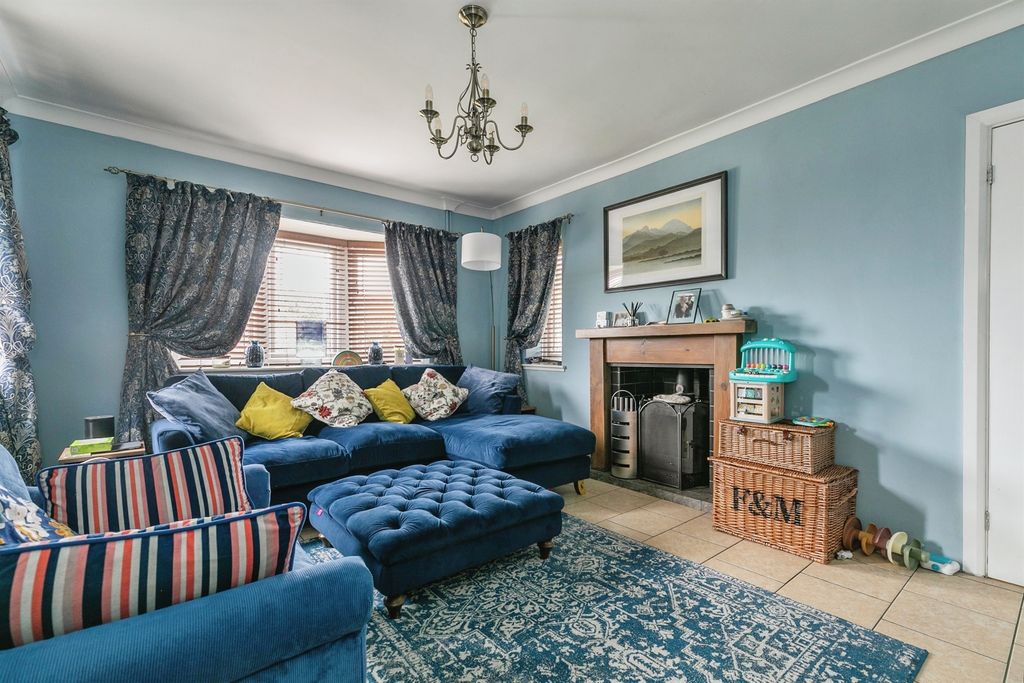 Property photo 2 of 17