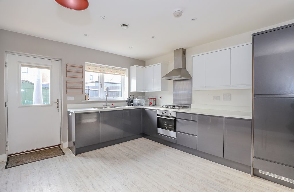 Property photo 2 of 13 11 Patch Street - Sales Photo -4