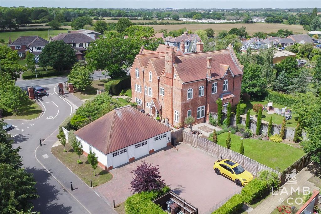Property photo 2 of 51