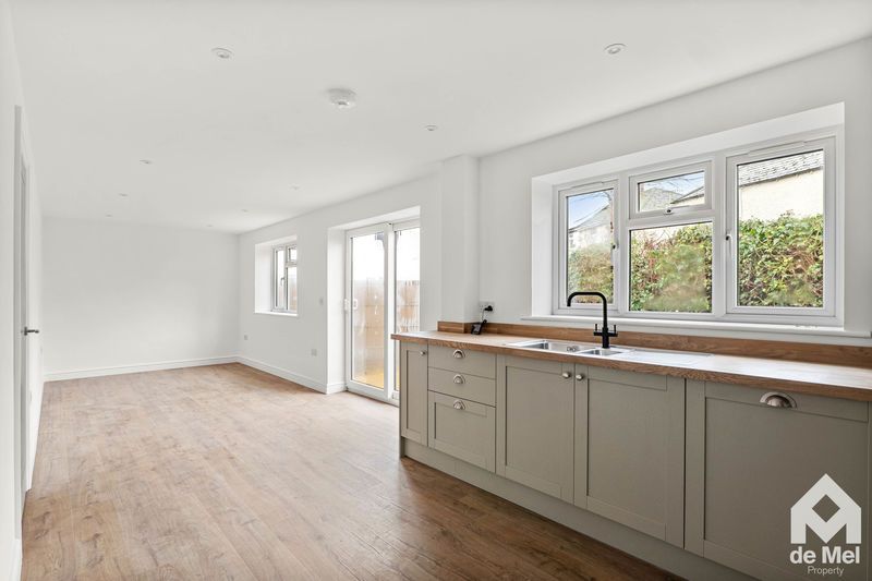 Property photo 2 of 11 Photo 8