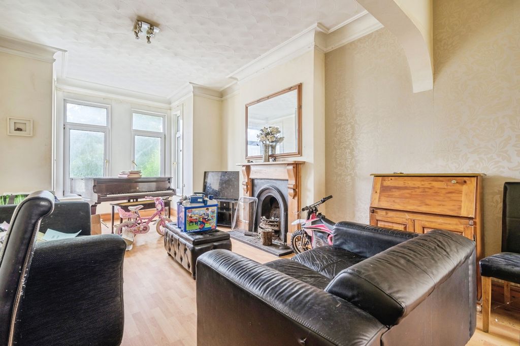 Property photo 2 of 17 Photo