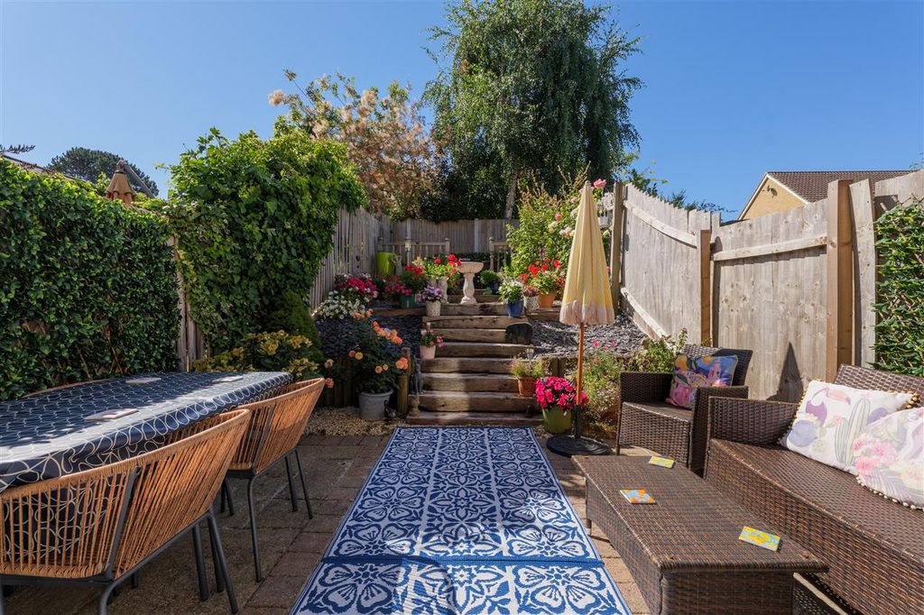 Property photo 2 of 28