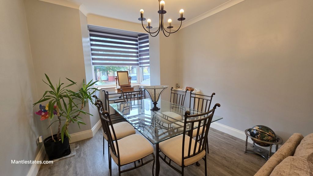 Property photo 3 of 18 Dining Room