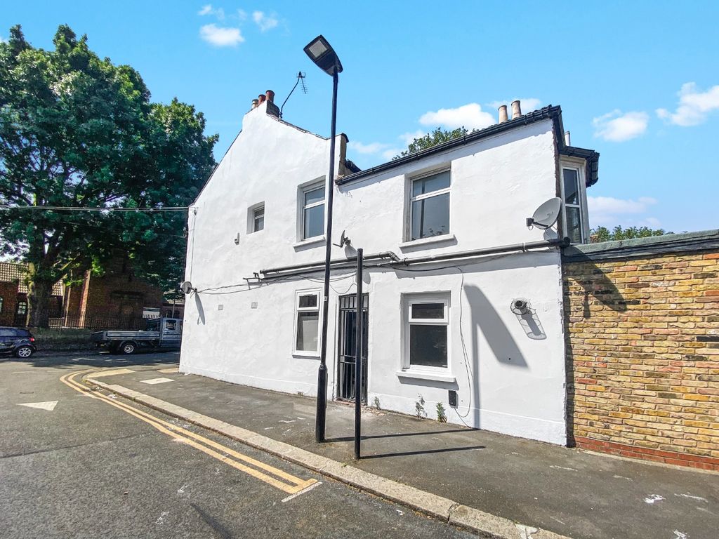 Property photo 1 of 9 2392501