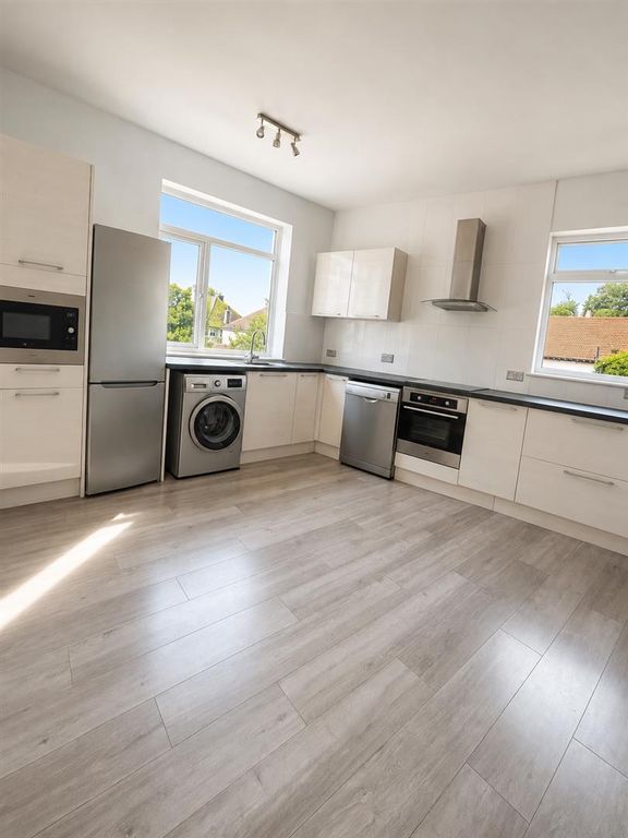 Property photo 3 of 9 d732cd58-7c2c-4ce8-bae8-73c13c5F7Bd8.Png