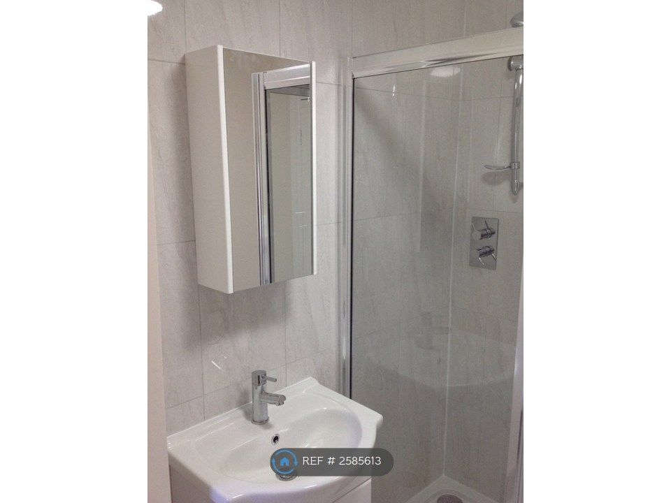 Property photo 2 of 5 Shower