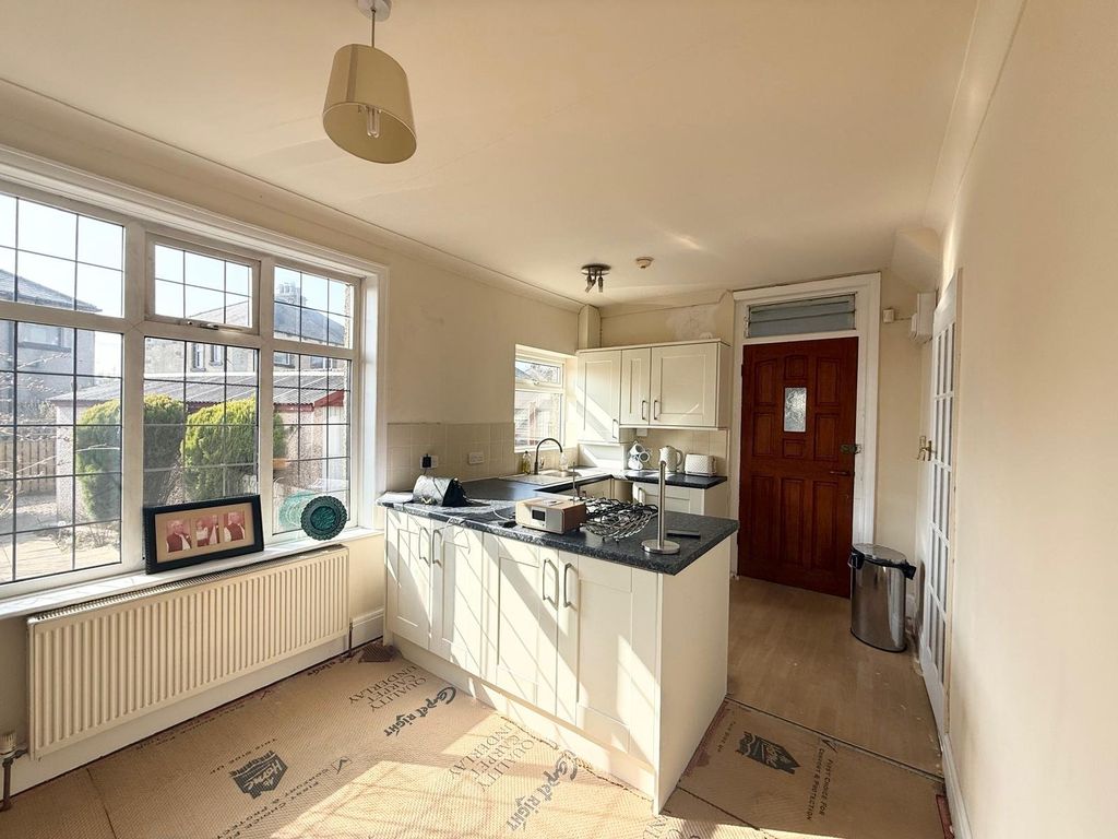 Property photo 3 of 16 Picture No. 13