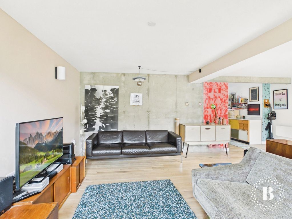 Property photo 3 of 24