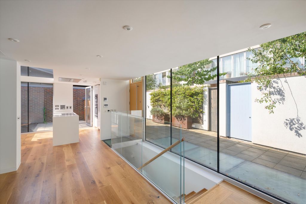 Property photo 1 of 18 Image