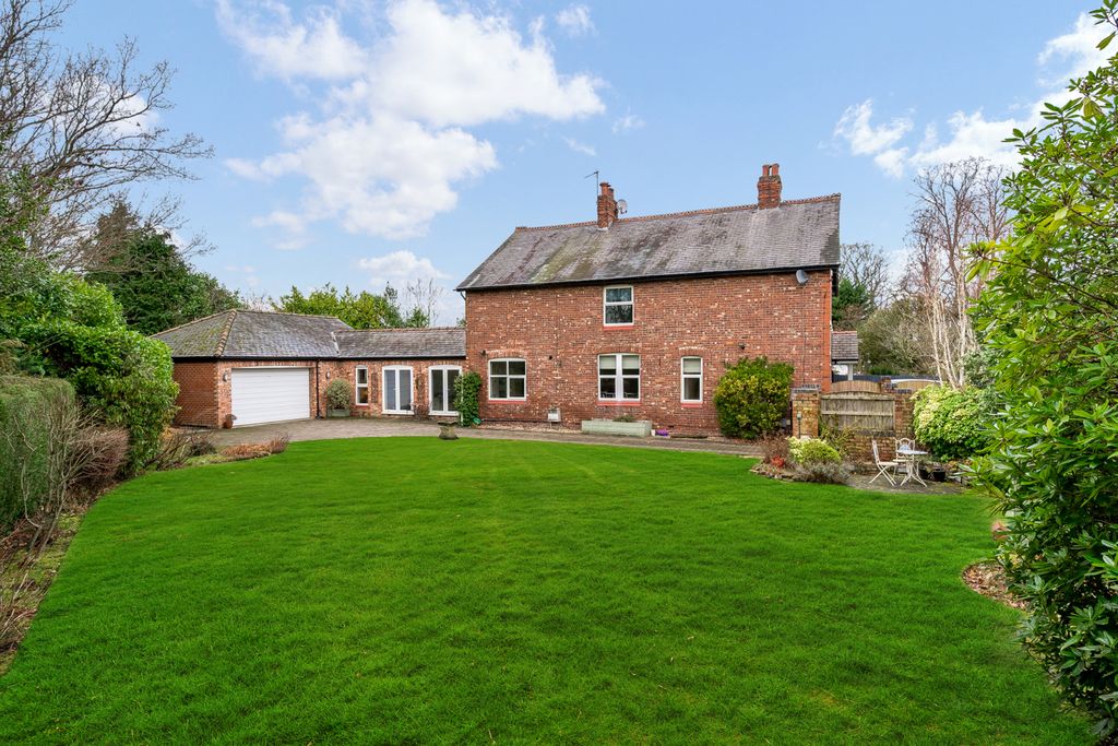 Property photo 1 of 20 89 Lacey Green