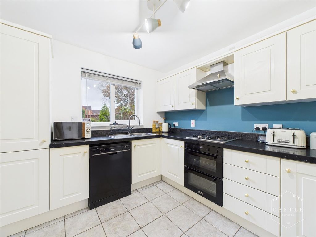 Property photo 3 of 23 Kitchen